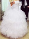 Срочно продам очень красивое свадебное платье на невысокую девушку! фотография